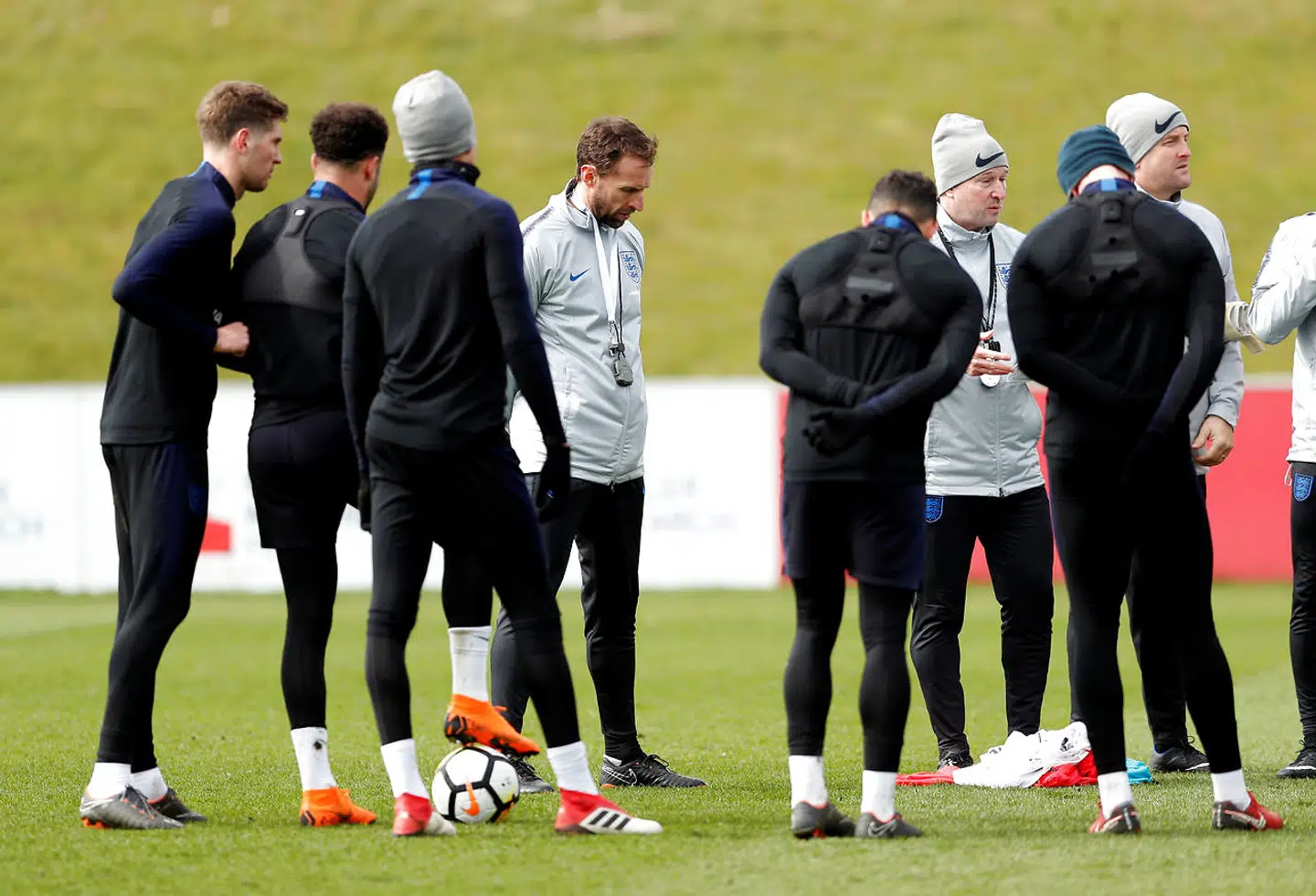 »Gutter, husk nu, ingen sirup i jeres caffe latte!« Gareth Southgate giver en pepetalk til sine stjerner.