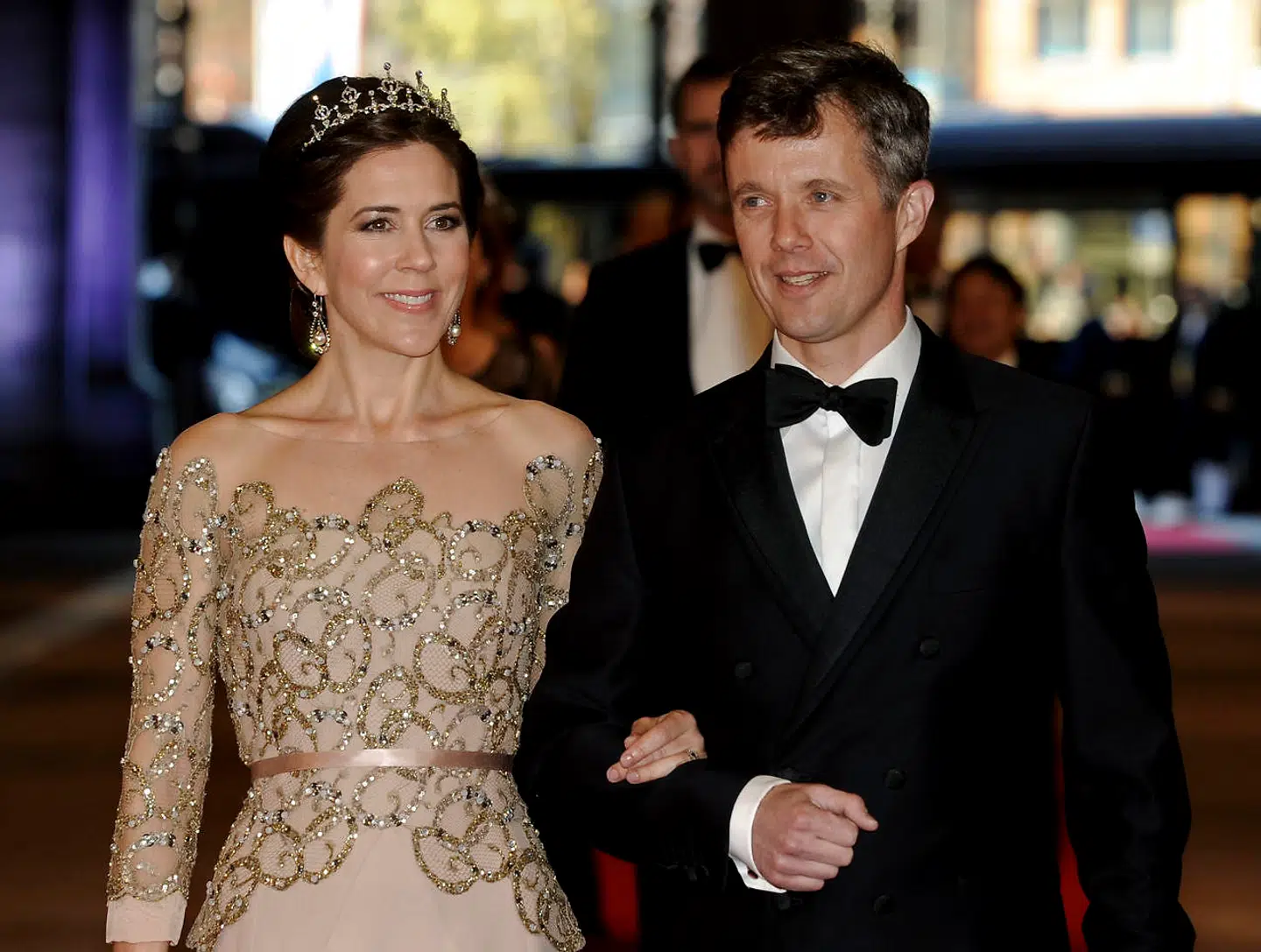 Kronprinsesse Mary i en Heartmade kjole, designet af Julie Fagerholt, båret til en middag i anledning af den hollandske dronning Beatrix' abduktion.