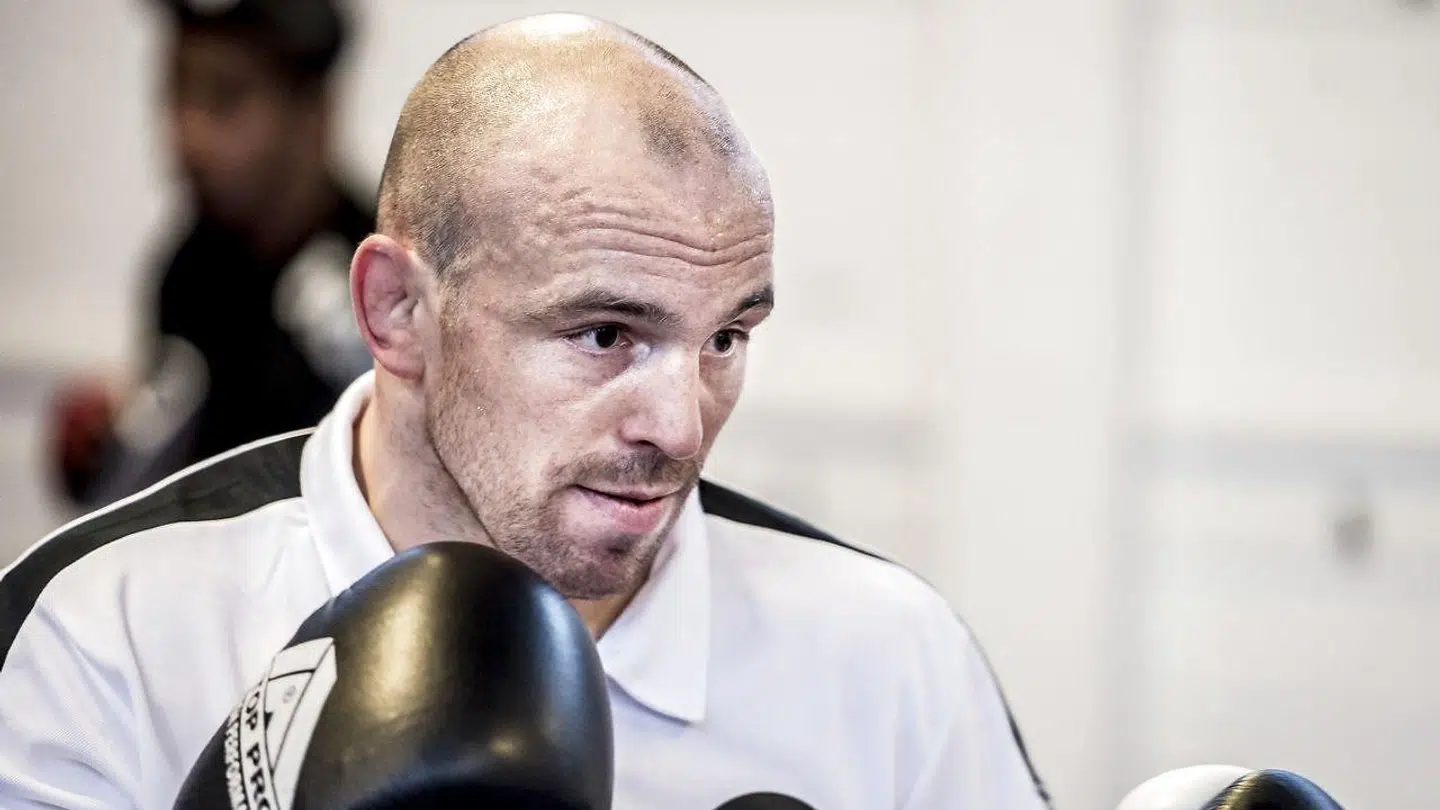 Tidligere OL-sølvinder i brydning Mark O. Madsen træner og forbereder sig på sin tredje kamp i kampsporten MMA.