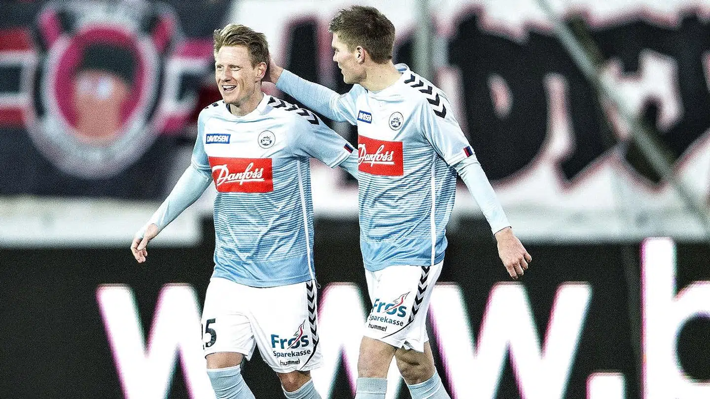 SønderjyskEs Niki Zimling har udlignet til 1-1 i Alka Superliga-kampen FC Midtjylland mod SønderjyskE på MCH-Arena i Herning. Midtjyderne vandt dog 2-1