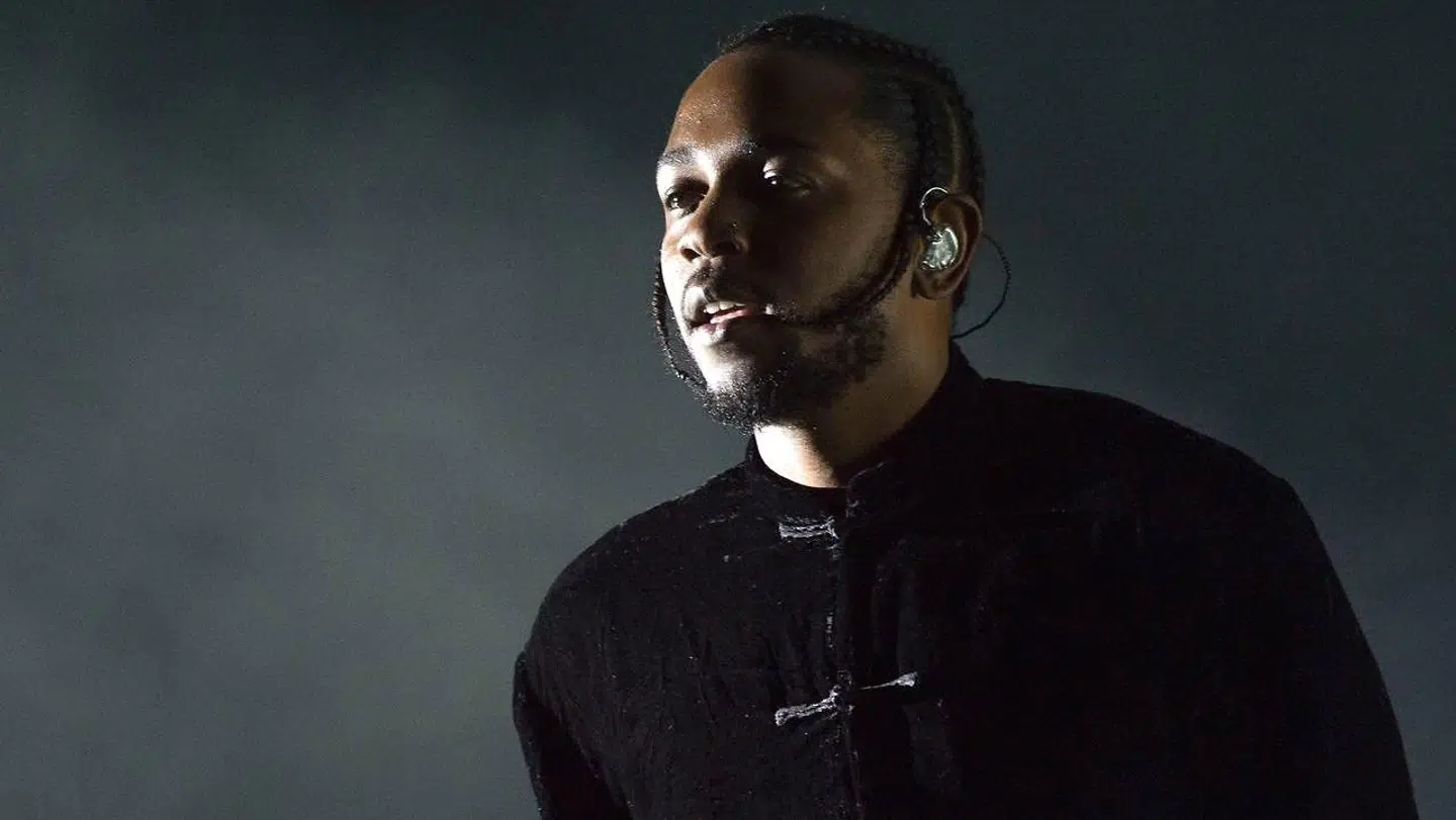 Den succesfulde amerikanske rapper Kendrick Lamar er blevet spottet i en trøje fra det danske brand Muf10.