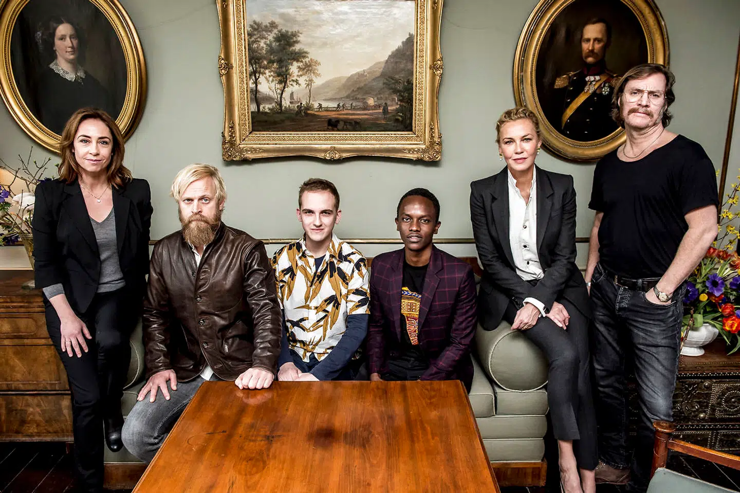 Skuespillerne fra tv-serien LIBERTY. Fra venstre Sofie Gråbøl, Carsten Bjørnlund, Anton Hjejle, Charlie Kamuri, Connie Nielsen og Magnus Krepper.