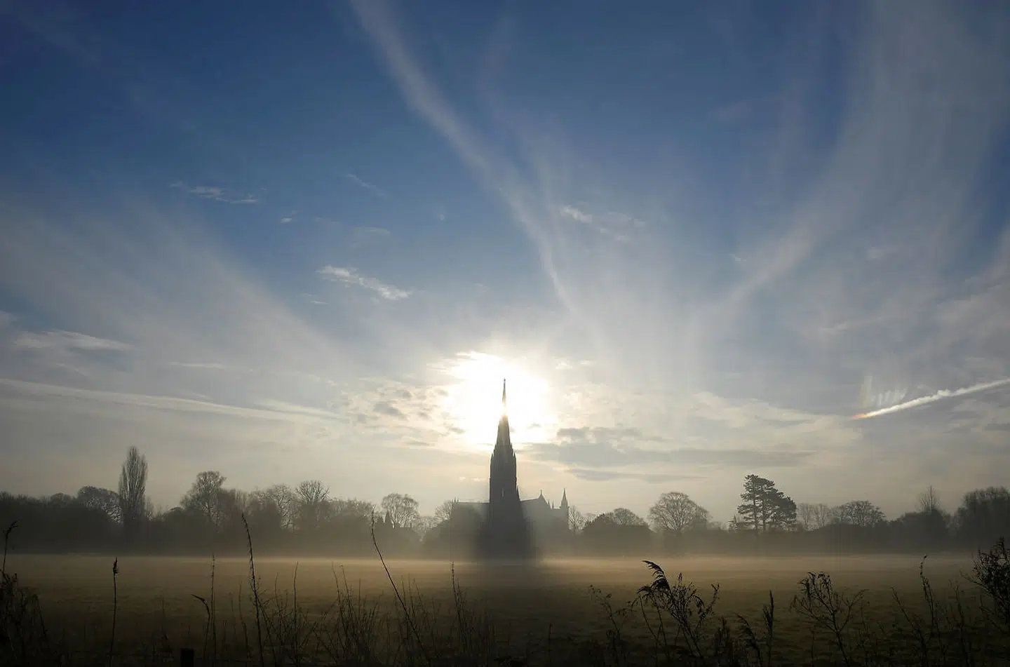 Så idyllisk tager katedralbyen Salisbury sig normalt ud.