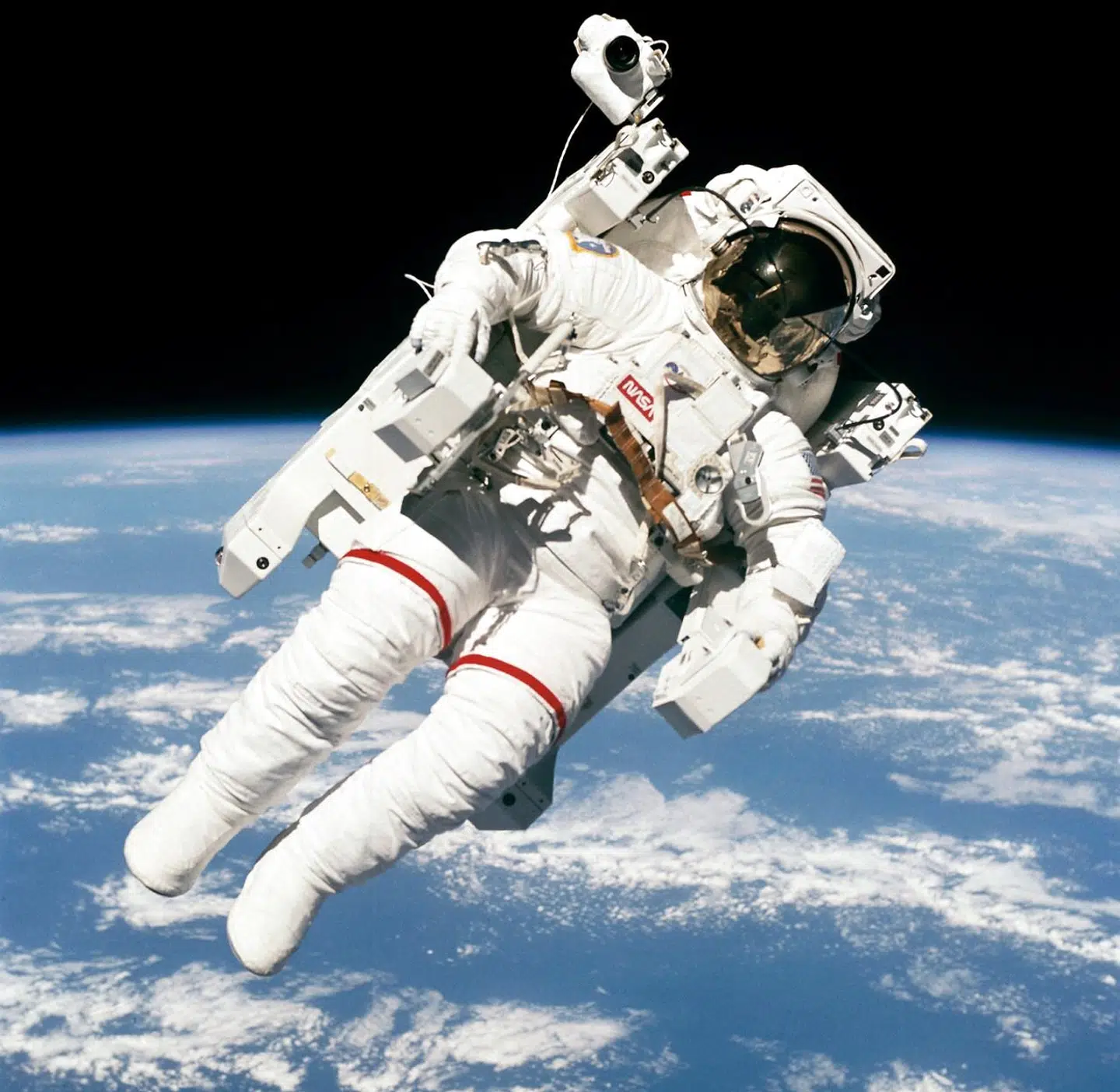 Sådan så det ud tæt på, da Bruce McCandless II i 1984 var på løsgående rumvandring.