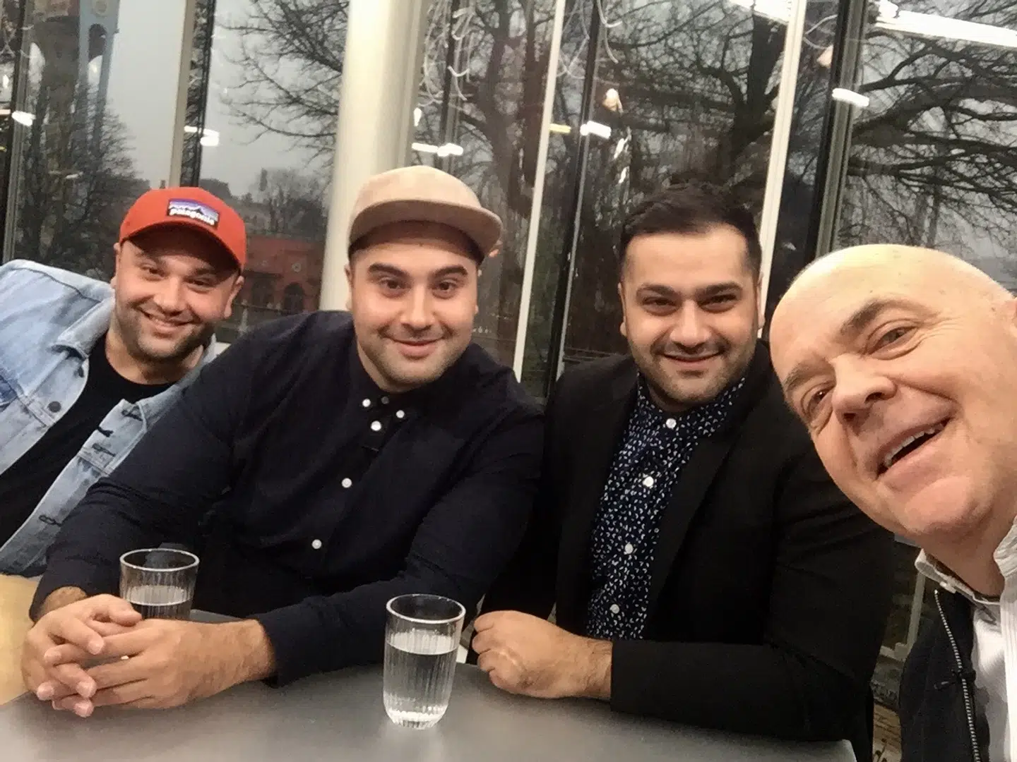 Jes Dorph-Petersen og brødrene Alvaz i Go' Aften Danmark.