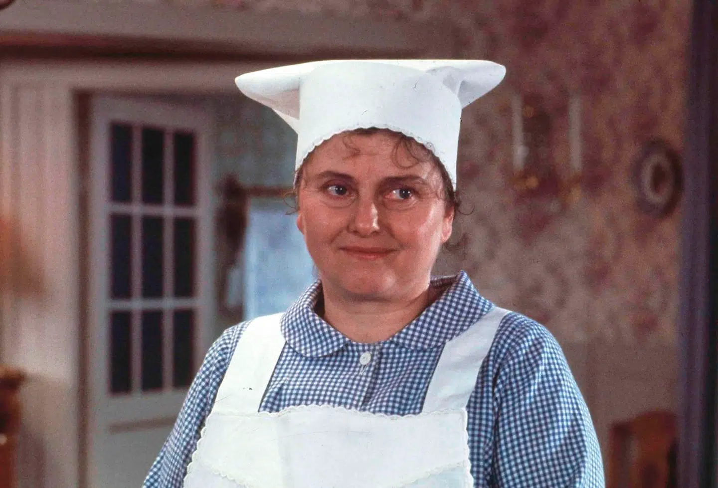 Elin Reimer, som vi bedst husker hende: Som kokkepigen Laura i den elskede tv-serie 'Matador', som for tiden kan genses på DR1.