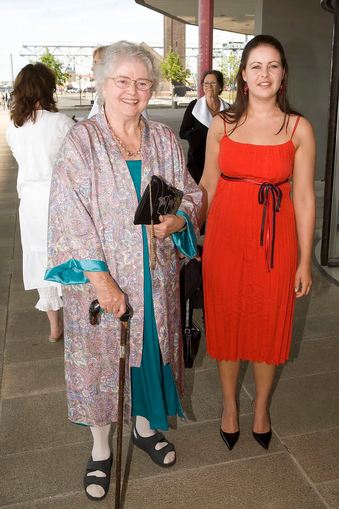 Elin Reimer til premiere op musicalen 'Matador' i selskab med sit barnebarn Merit.