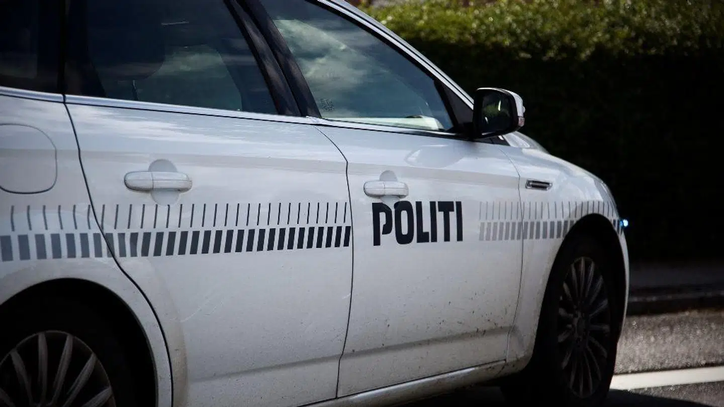 En 22-årig mand er kommet alvorligt til skade, efter at han tirsdag faldt ned fra en altan, oplyser Syd- og Sønderjyllands Politi.