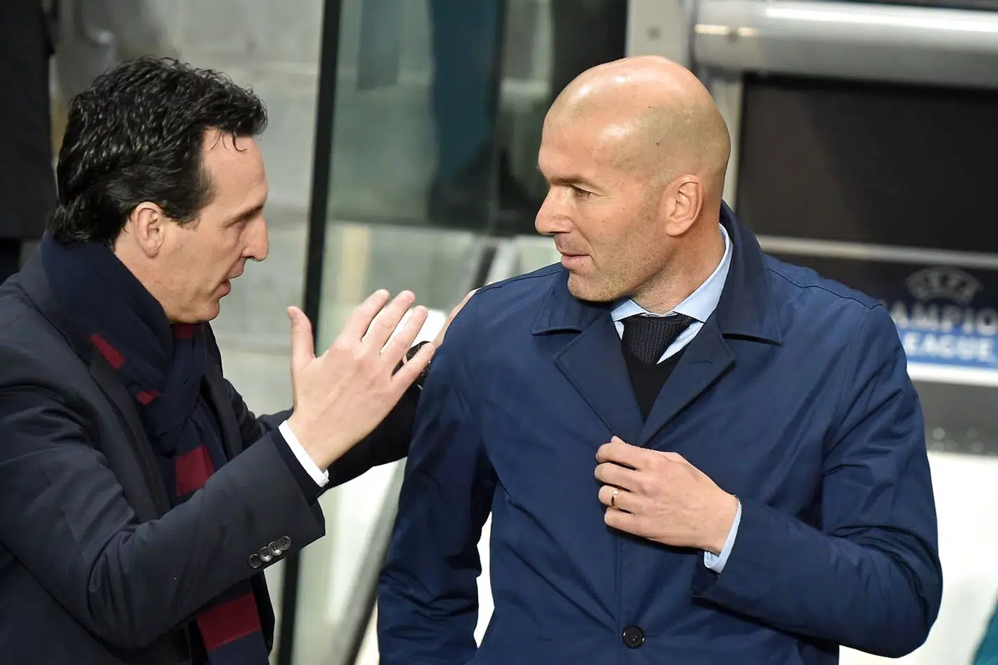 epa06585600 Paris Saint Germain's head coach Unai Emery (L) shakes hand with Real Madrid's head coach Zinedine Zidane during the UEFA Champions League round of 16 second leg soccer match between Paris Saint Germain (PSG) and Real Madrid in Paris, France, 06 March 2018. EPA/Christophe Petit Tesson