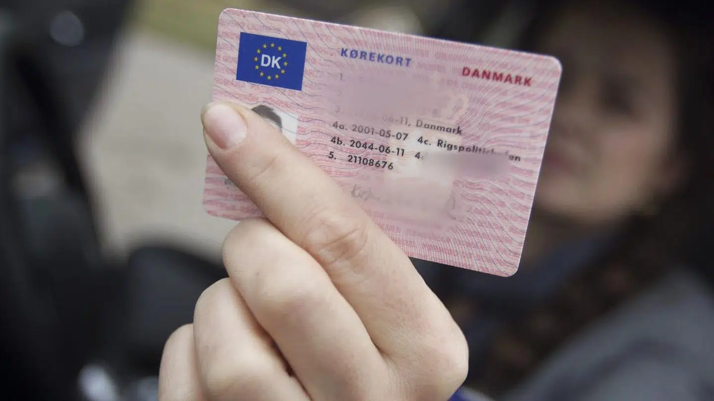 En 87-årig mand valgte selv at aflevere sit kørekort.