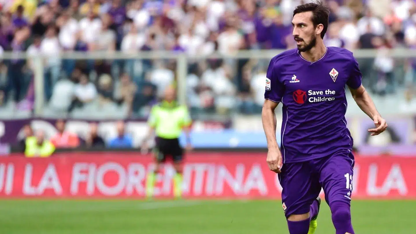 Davide Astori i aktion hos Fiorentina i en hjemmekamp mod Palermo i 2016.