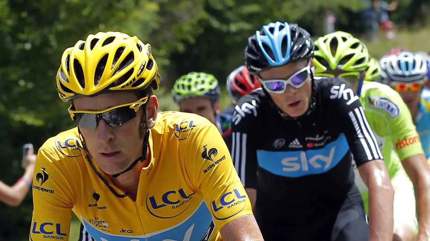 Bradley Wiggins i den gule førertrøje i 2012, bag ham ses den daværende Team Sky-løjtnant Chris Froome - der siden selv har vundet Tour de France hele fire gange.