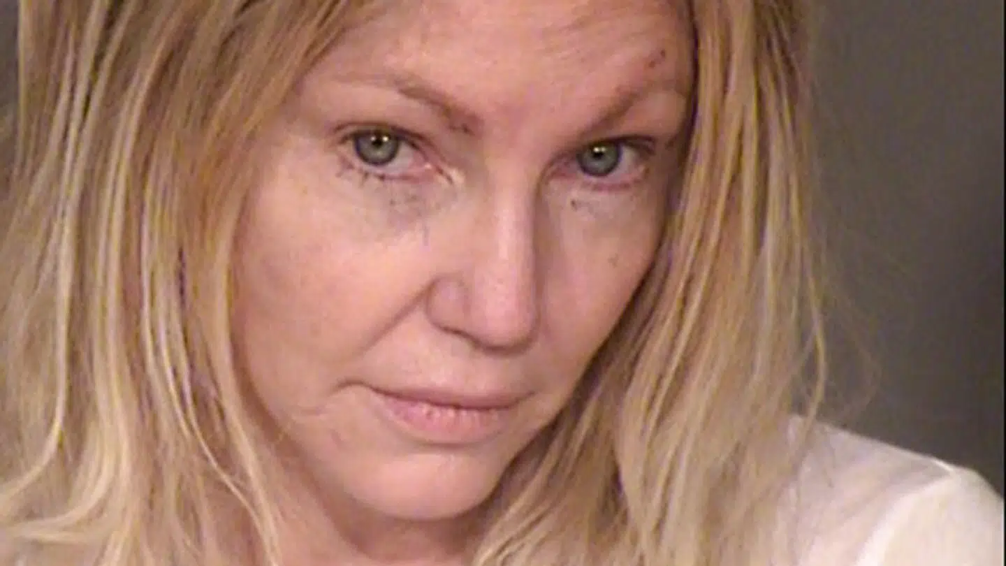 Heather Locklear på sit andet mugfoto taget søndag aften af politiet i Ventura County i Californien, efter hun var blevet anholdt for vold mod tre politibetjente og for at have bidt næsetippen af sin kæreste.