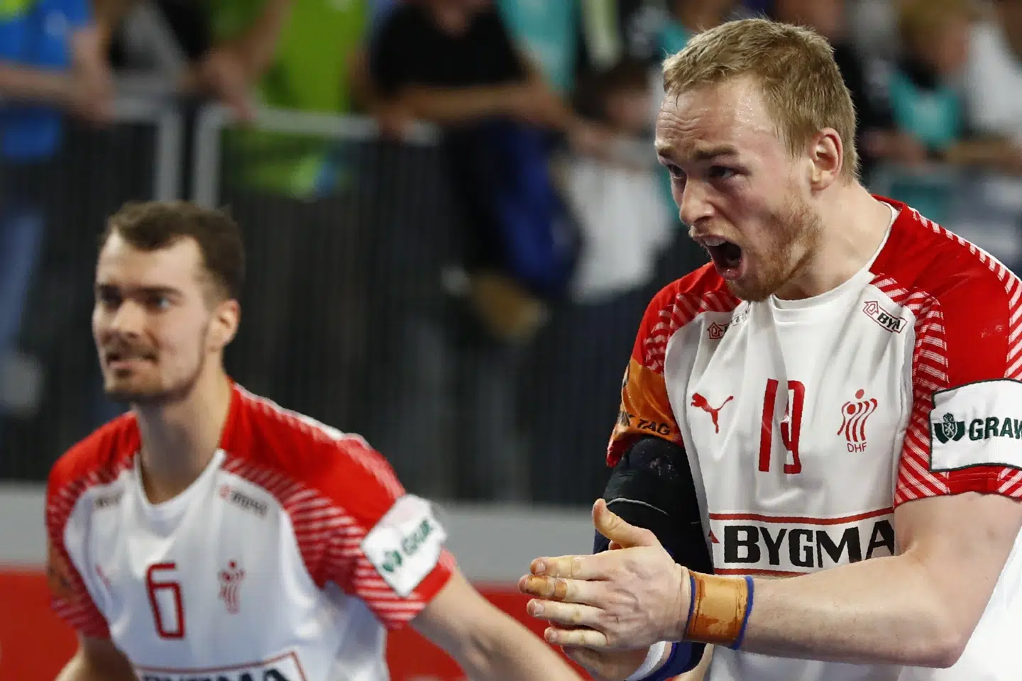 René Toft Hansen (th.) - her i aktion for Danmark - skifter fra Kiel til Veszprem. Reuters/Antonio Bronic/arkiv