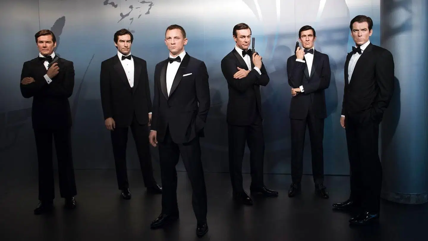 På billedet: Voksfiguerer af James Bond-karakterer. Fra venstre mod højre: Roger Moore, Timothy Dalton, Daniel Craig, Sean Connery, George Lazenby og Pierce Brosnan. The Madame Tussauds wax museum i Berlin, Tyskland.