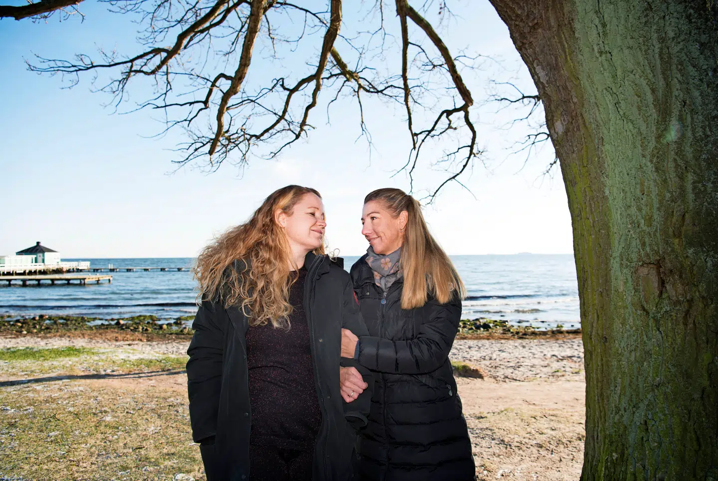 Signe Langtved Pallisgaard med sin veninde, Camilla Heiberg Freiberg, der lider af als.