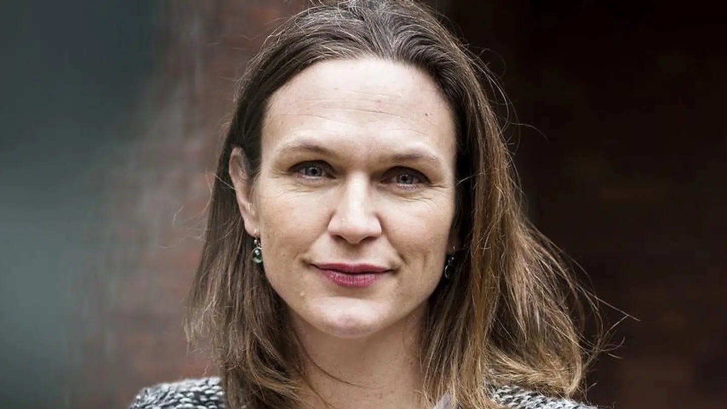 Portræt af Merete Riisager, medlem af Folketinget for Liberal Alliance, samt landets nuværende undervisningsminister. Fotograferet i Holmens kirke, København.