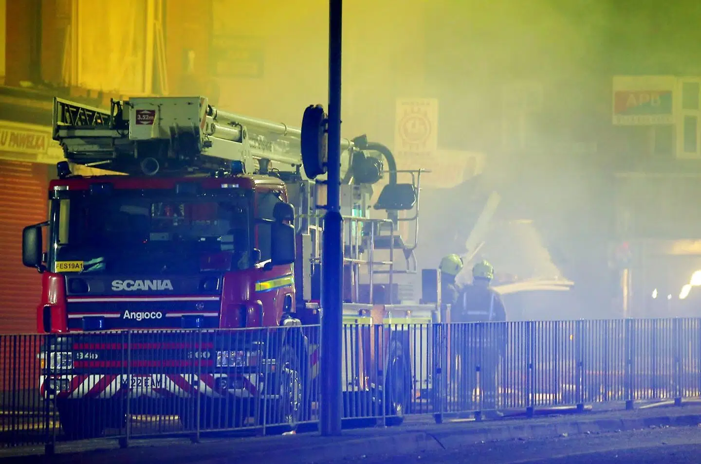Brandfolk på Hinckley Road. Leicester søndag aften.