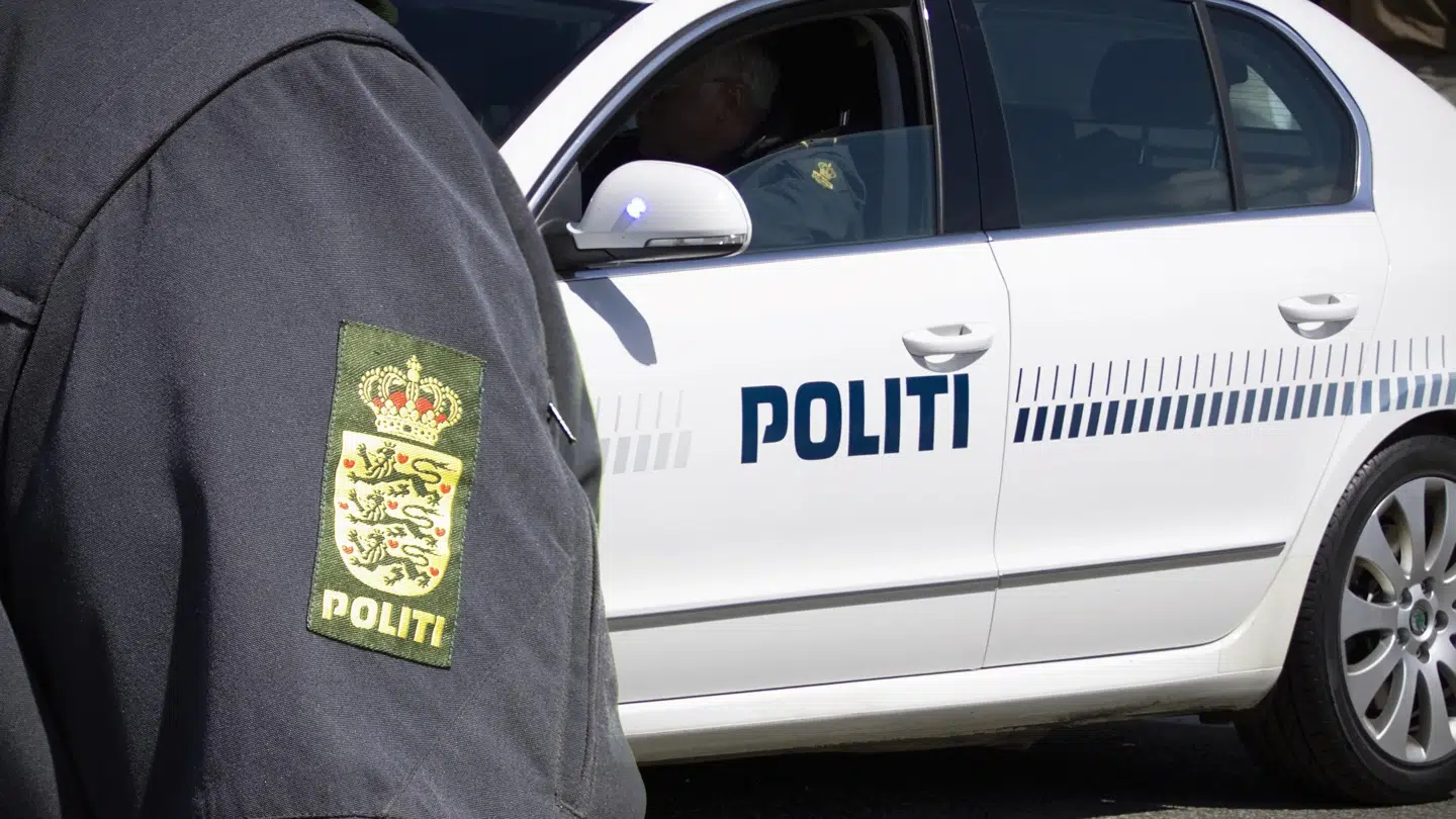 En 44-årig kvinde er tidligt søndag morgen muligvis blevet udsat for en forbrydelse på banegården i Herning.