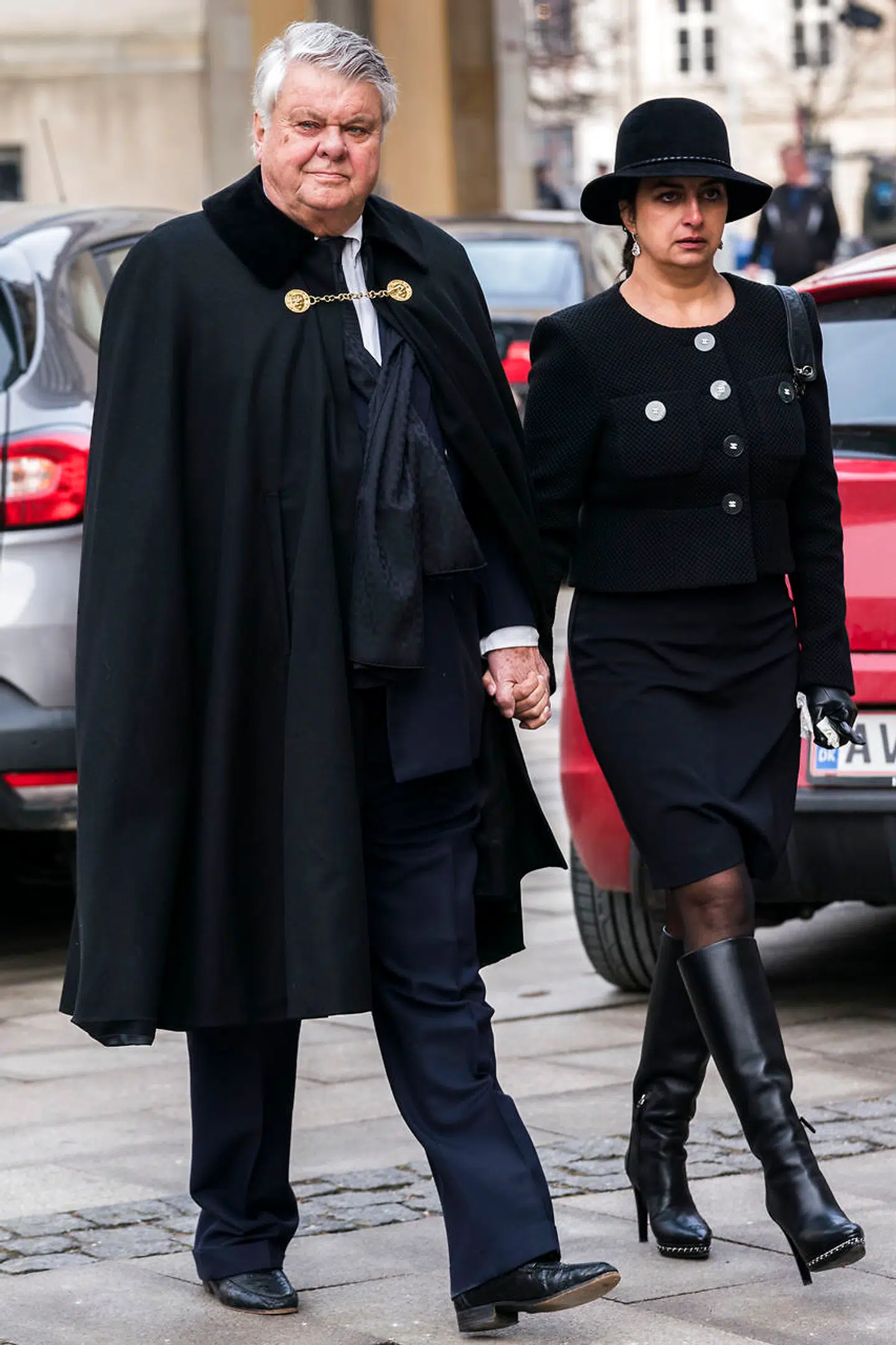 Kammerherre og hofjægermester Christian Kjær med sin hustru Susan Astani er også parat til at hjælpe og støtte dronning Margrethe i hendes sorg over at have mistet prins Henrik.