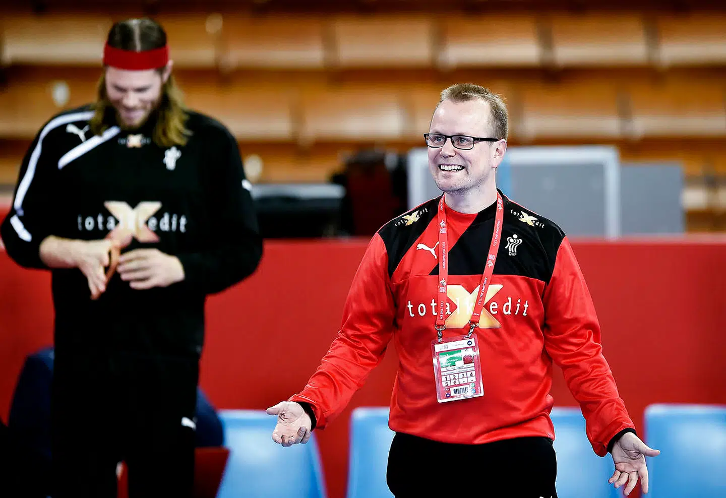 Her ses Claus Hansen i aktion ved en dansk træning under EM i Polen i 2016.