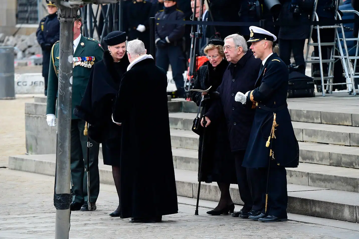 Prinsesse Benedikte, dronning Anne-Marie, kong Konstantin og kongelig konfessionarius Erik Norman Svendsen efter bisættelsen.