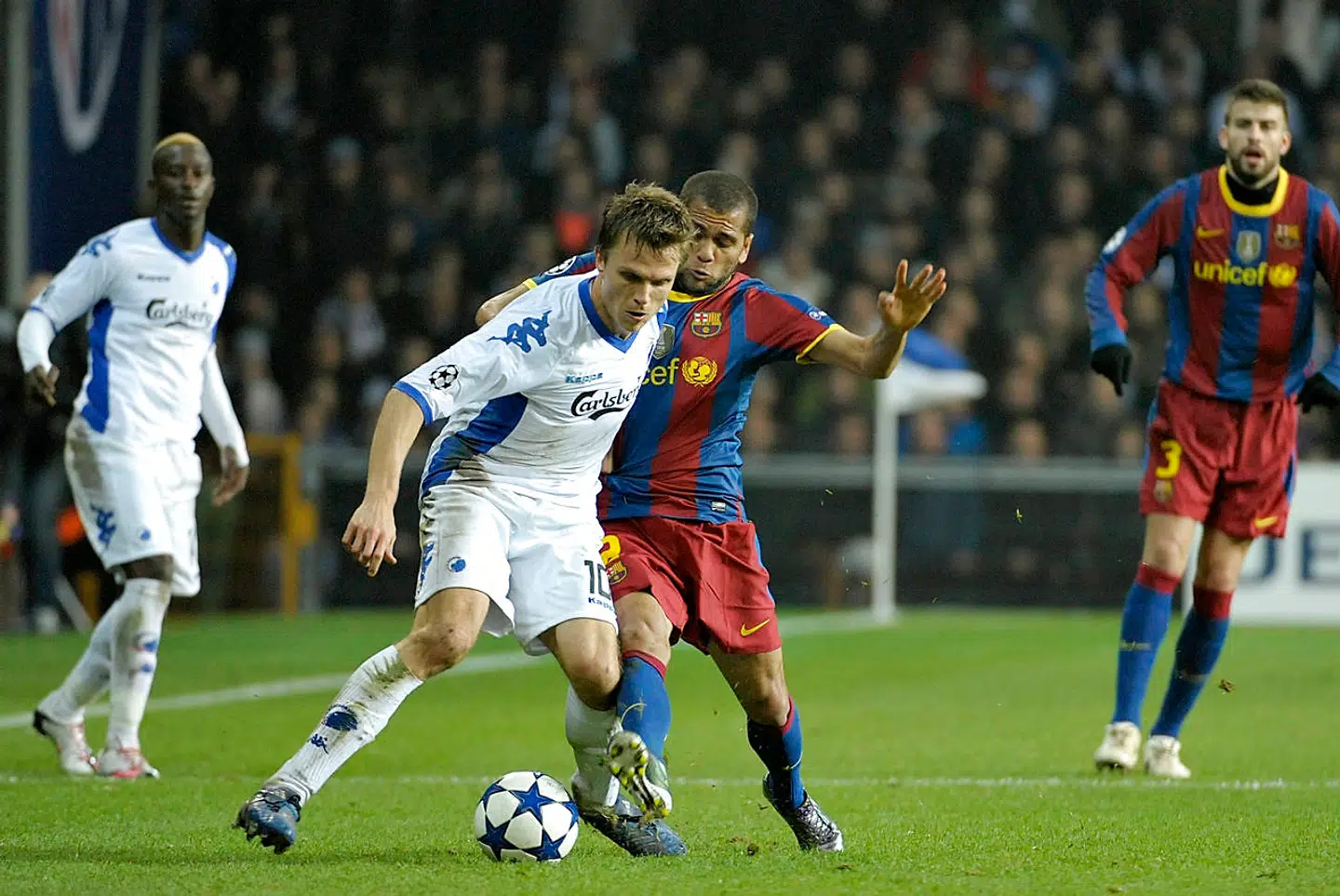 Jesper Grønkjær i aktion for FCK mod FC Barcelona i 2010.