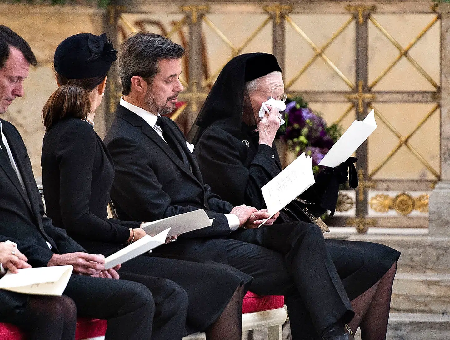 Dronning Margrethe er bevæget under Prins Henriks bisættelse fra Christianborg Slotskirke i København, tirsdag den 20. februar 2018. Prins Henrik døde tirsdag den 13. februar 2018.