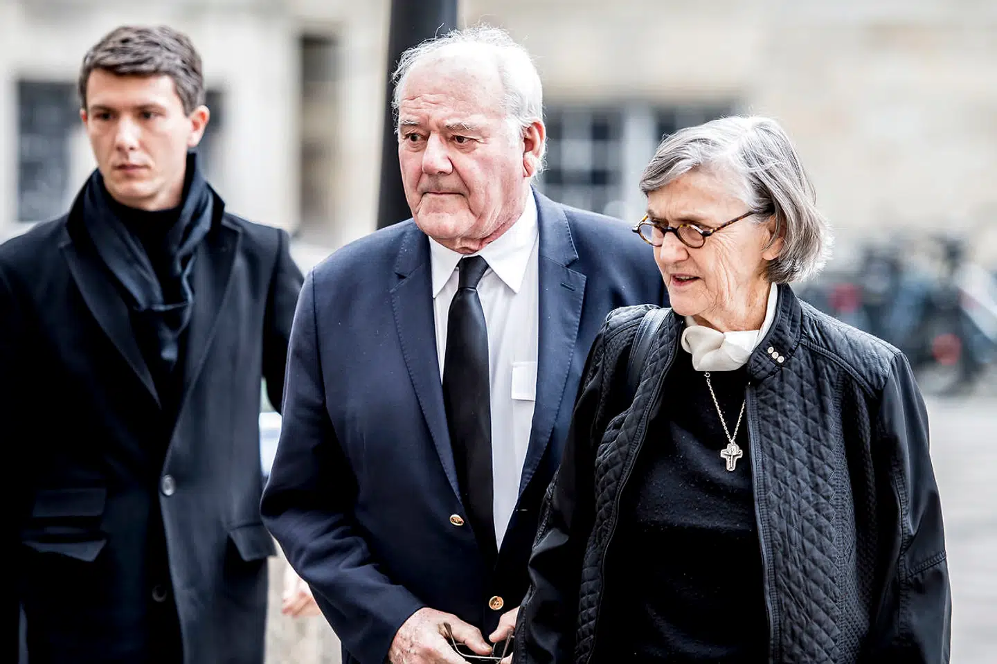 Prins Henriks bror Etienne de Laborde de Monpezat og søster Catherine de Monpezat ankommer til Castrum Doloris for særligt indbudte gæster i Christiansborg Slotskirke, mandag den 19. februar 2018. Prins Henrik sov stille ind på Fredensborg Slot, tirsdag den 13. februar 2018.. (Foto: Mads Claus Rasmussen/Scanpix 2018)