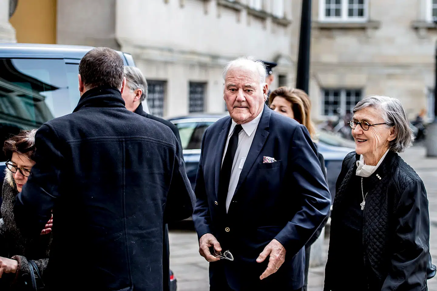 200 særligt indbudte gæster fik mulighed for at sige farvel til Prins Henrik mandag formiddag i Christiansborg Slotskirke.