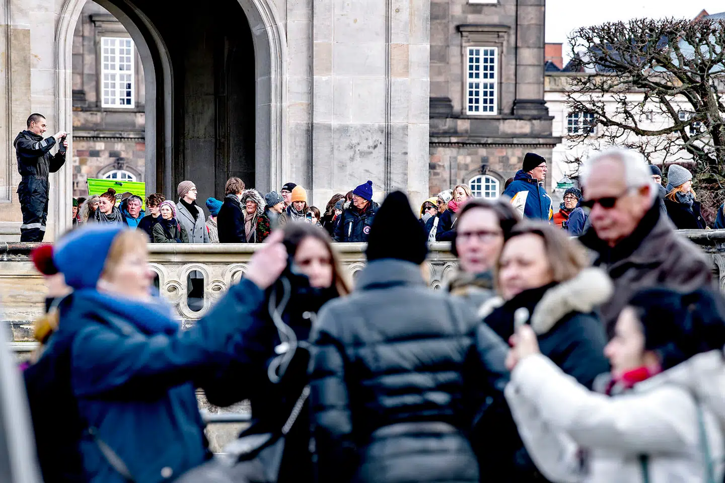 Tusindvis af mennesker stod i kø for at komme ind i Christiansborg Slotskirke søndag den 18. februar 2018.