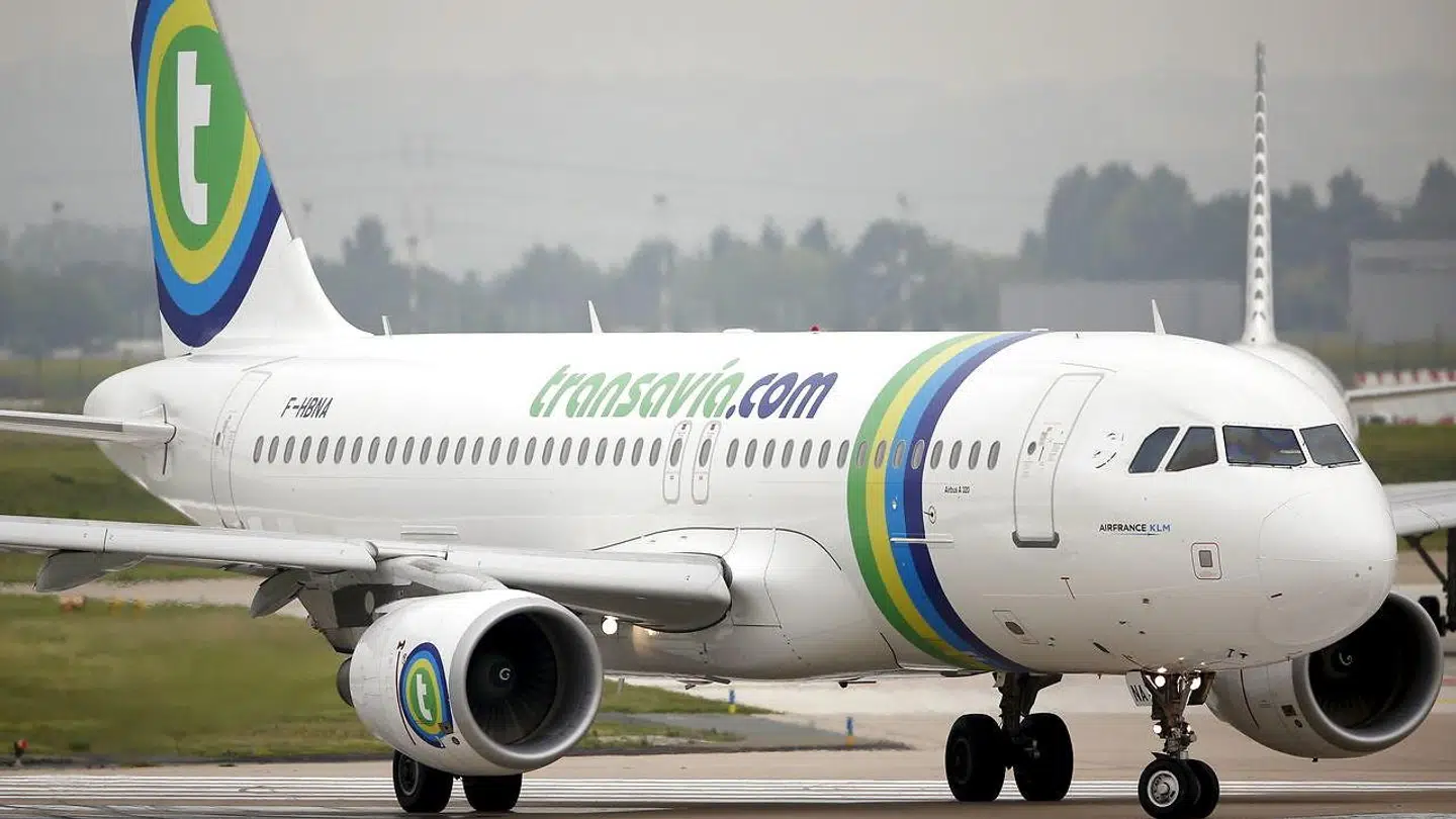 Det var ombord på et fly fra Transavia, at en mand forårsagede kaos ved at prutte.