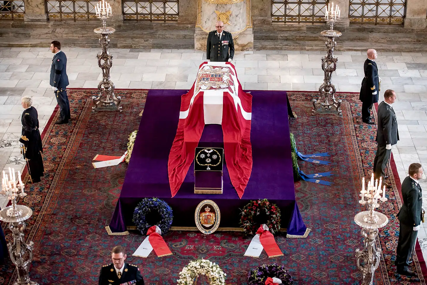 Prins Henriks kiste ligger på Castrum Doloris i Christiansborg Slotskirke i København, lørdag den 17. februar 2018 og frem til mandag den 19. februar 2018. Prins Henrik sov stille ind på Fredensborg Slot, tirsdag den 13. februar.. (Foto: Mads Claus Rasmussen/Scanpix 2018)