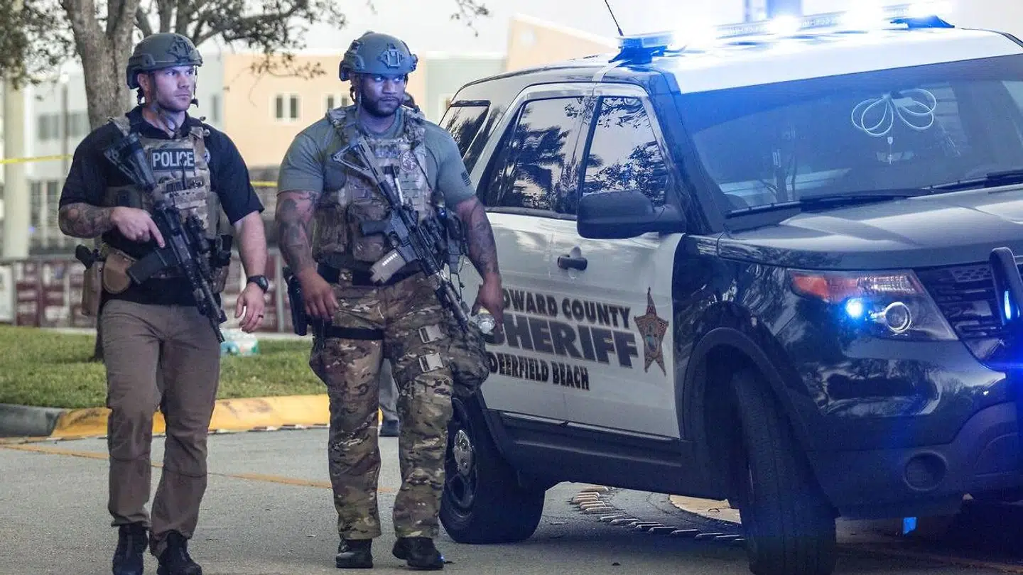 SWAT-betjente ved Marjory Stoneman Douglas High School, Parkland i Florida.