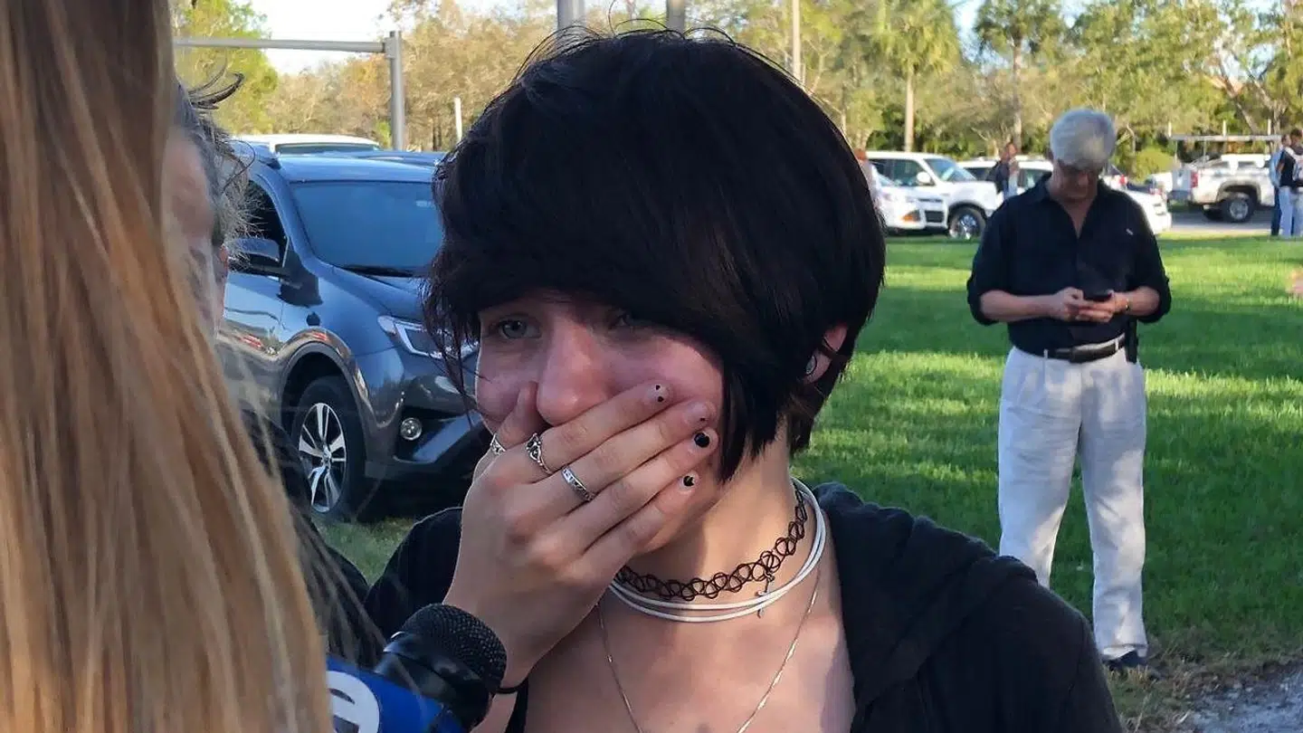 En elev fra Marjory Stoneman Douglas High School i byen Parkland, hvor et skoleskyderi har fundet sted. Mindst 17 er dræbt.