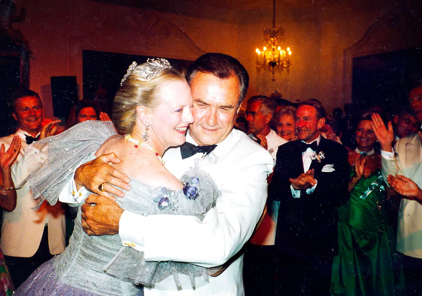 Til sølvbryllyppet i 1992 dansede Margrethe og Henrik brudevals. Ingen af dem kunne skjule, at de efter 25 års ægteskab stadig var meget lykkelige sammen