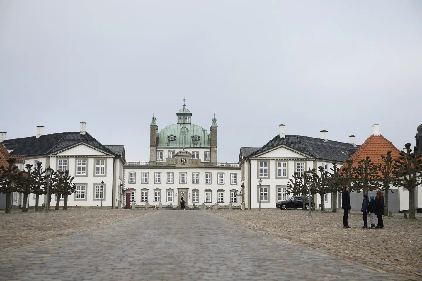 Fredensborg Slot er et yndet sted at opholde sig for prins Henrik, fordi det har historisk vingesus og nærhed til naturen, vurderer historiker og adjunkt Lars Hovbakke Sørensen. Scanpix/Mads Claus Rasmussen/arkiv