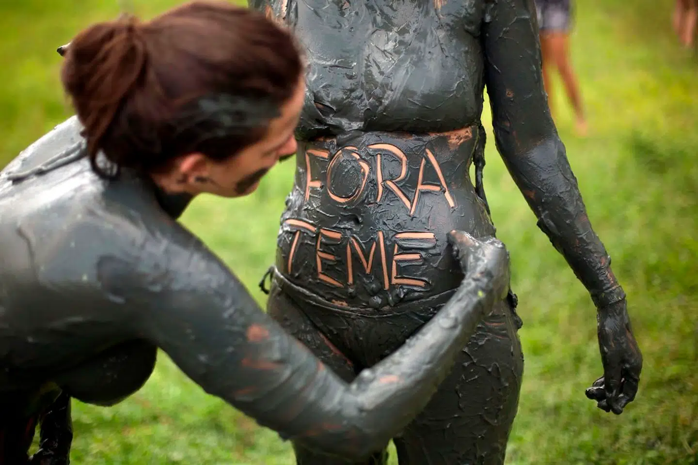 Den årlige mudder-festival i den brasilianske by Paraty er blevet en populær begivenhed for både lokale og turister