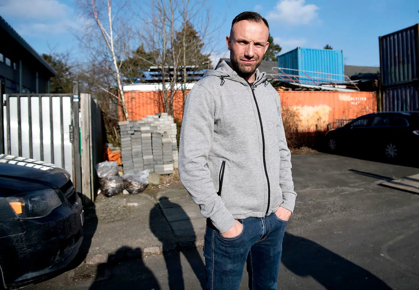 Mikkel Kessler i og ved sit hovedkvarter på Møllelodden uden for Dragør.