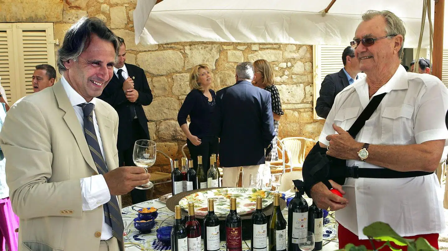 Regentparrets pressemøde på Chateau Cayx i 2008: Prins Henriks nevø Guillaume Bardin er forvalter på slottet.