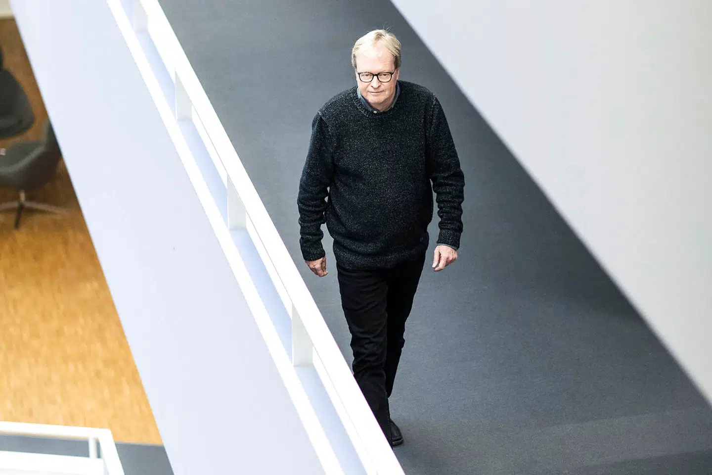 Ulrik Wilbek havde første arbejdsdag på rådhuset i Viborg onsdag 3. januar. Han brugte dagen på at holde tre 'nytårskure' for nogle af de kommunalt ansatte i Viborg, Bjerringbro og Stoholm i stedet for den traditionelle borgmesterreception og en nytårskur for det lokale erhvervsliv. »Det vigtigste for at kommunen kan fungere er immervæk de 7000 ansatte. Det er dem, der gør forskellen derude,« forklarer han om beslutningen.