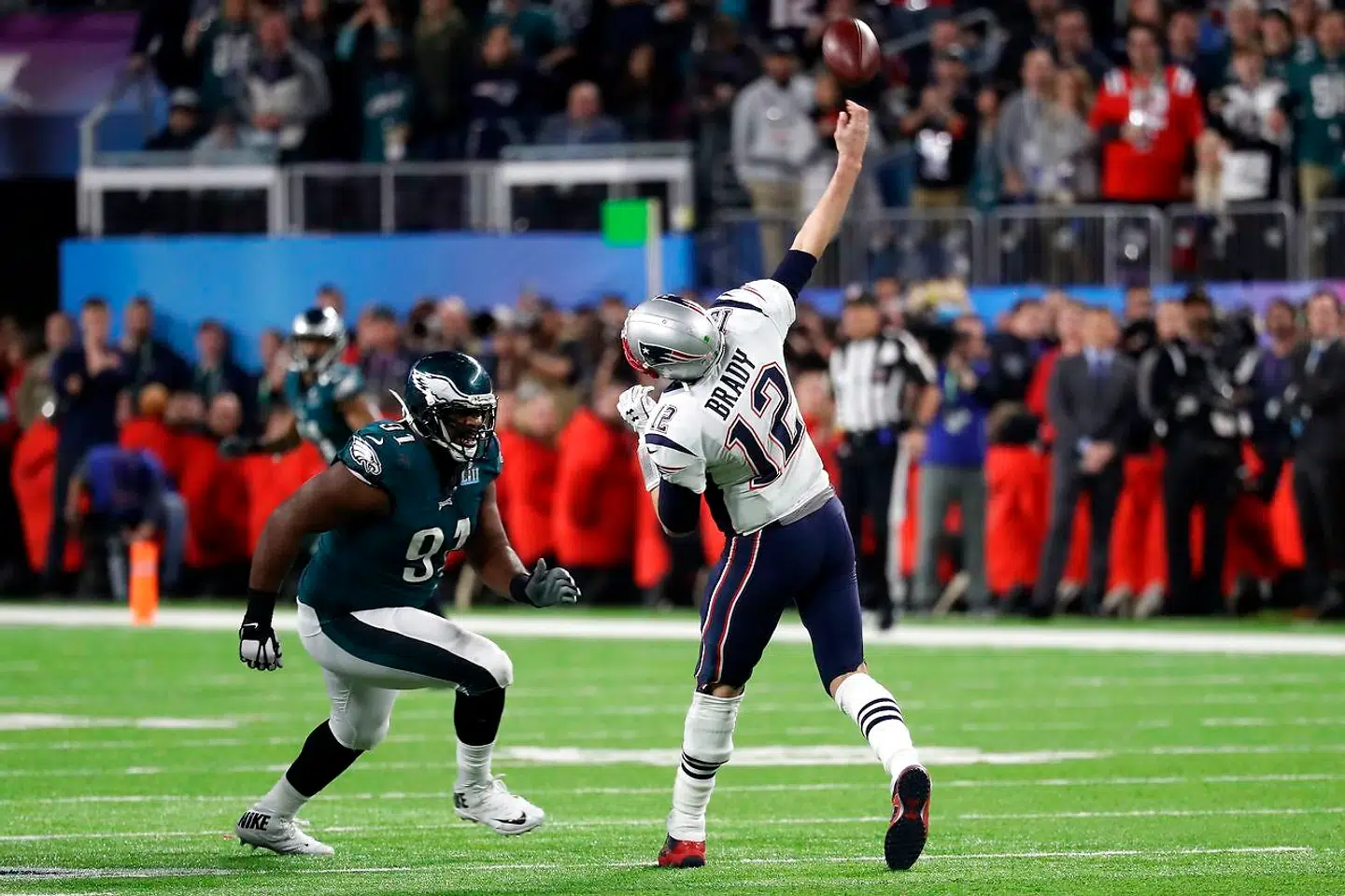 Tom Brady fik en sidste chance for at sikre New England Patriots sejren, men hans 'Hail Mary'-kast blev ikke grebet, og så vandt Philadelphia Eagles Super Bowl 52. Foto: AFP