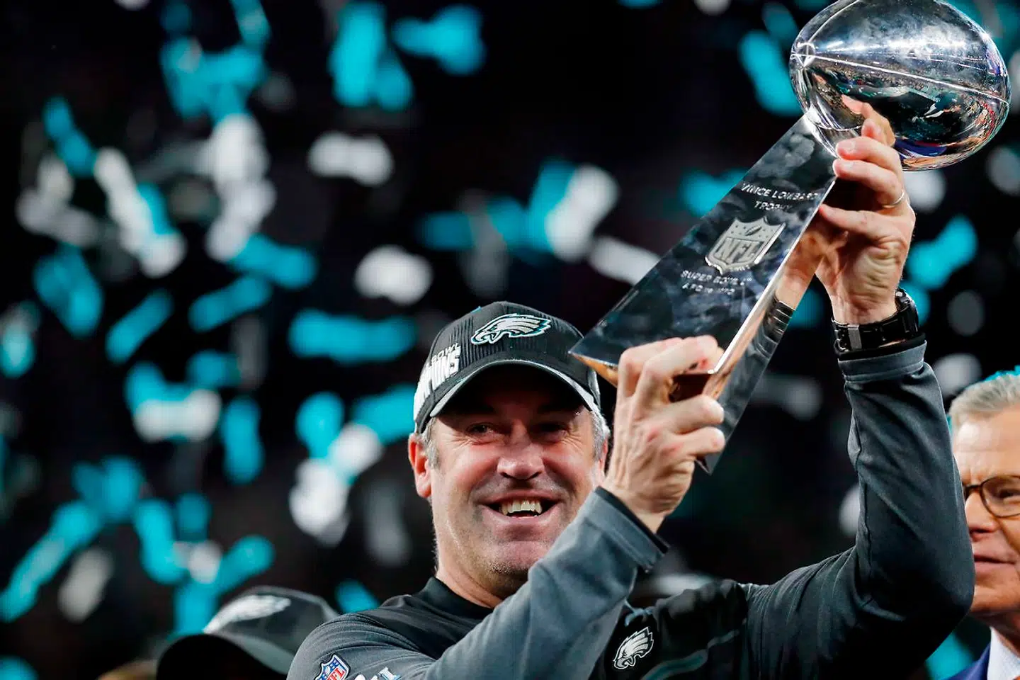 Philadelphia Eagles-cheftræner Doug Pederson blev dagen derpå rost for sin måde at angribe kampen på med aggressive spilkald og modige beslutninger - ikke mindst da han kaldte et trickspil, som bragte Eagles foran 22-12 kort før pausen. Foto: AFP