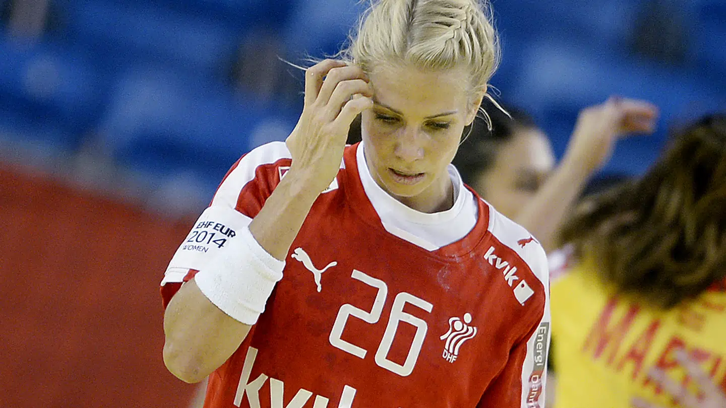Louise Svalastog gik på banen og spillede med om DM-medaljer - og dét selv om hun havde hjernerystelse. Det sendte hende ud i et syv måneder langt smertehelvede.
