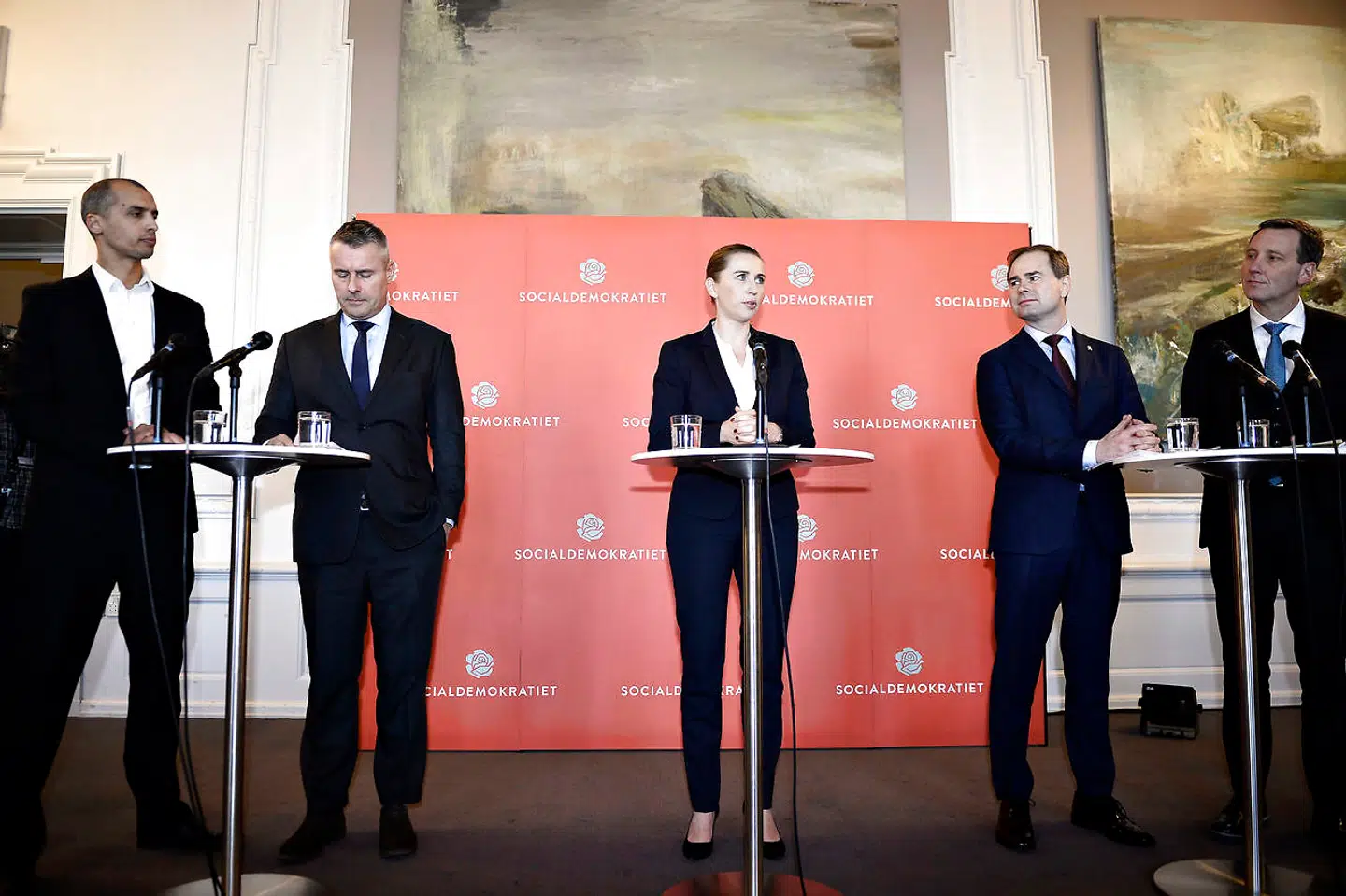 Socialdemokratiets formand Mette Frederiksen, gruppeformand Henrik Sass Larsen, politisk ordfører Nicolai Wammen, udenrigsordfører Nick Hækkerup og udlændinge- og integrationsordfører Mattias Tesfaye præsenterer udlændingeudspil i partiets gruppeværelse på Christiansborg, mandag den 5. februar 2018.. (Foto: Mads Claus Rasmussen/Scanpix 2018)