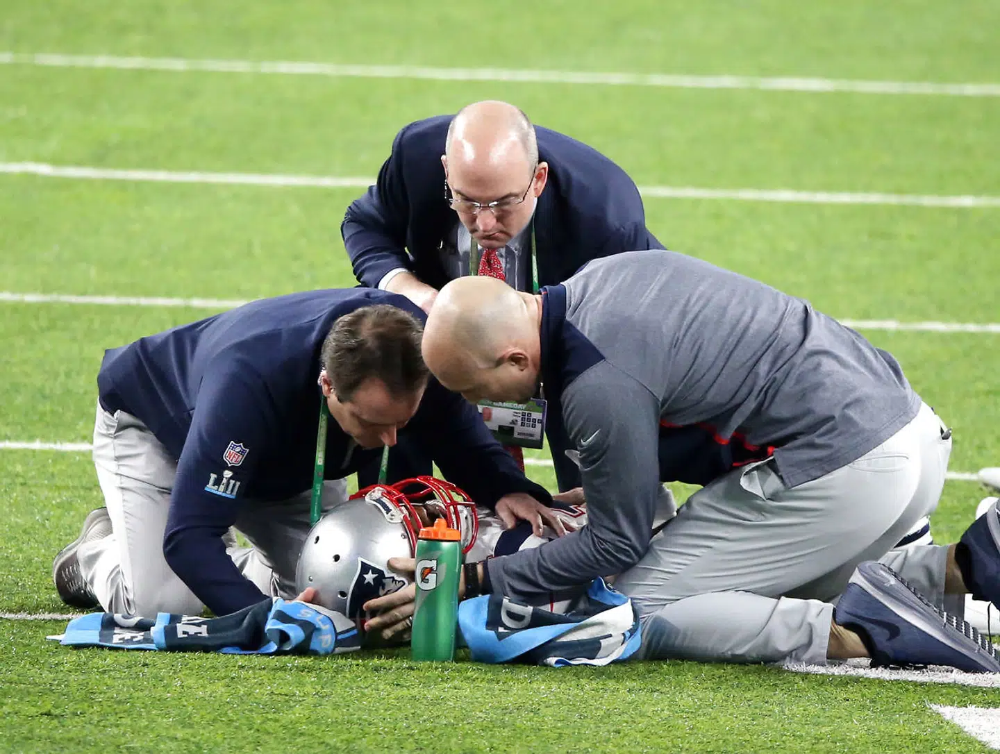 Brandin Cooks fra New England Patriots undersøges for en hjernerystelse. Foto: USA Today Sports