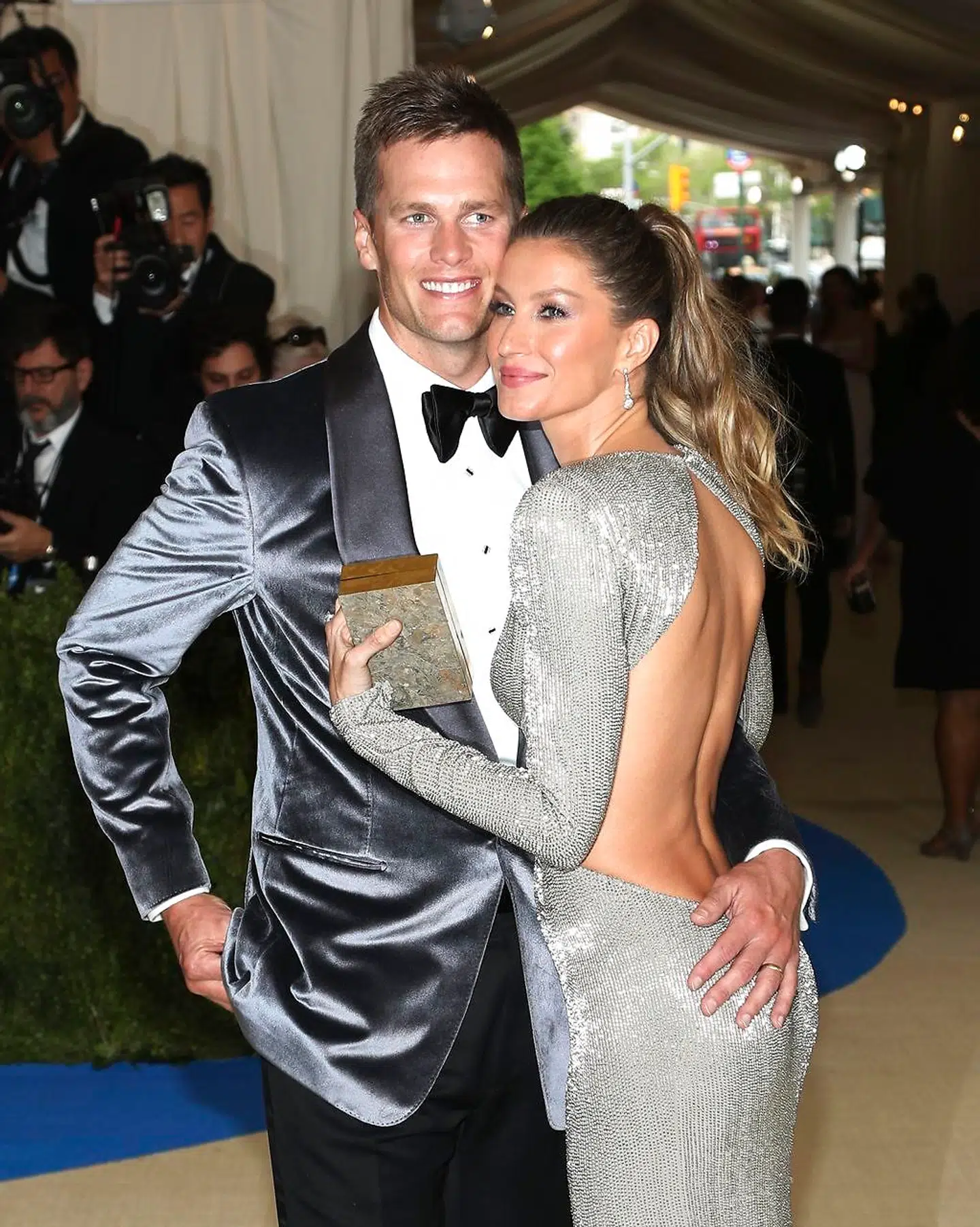 Superstjerneparret Tom Brady og Gisele Bündchen på vej til fest.
