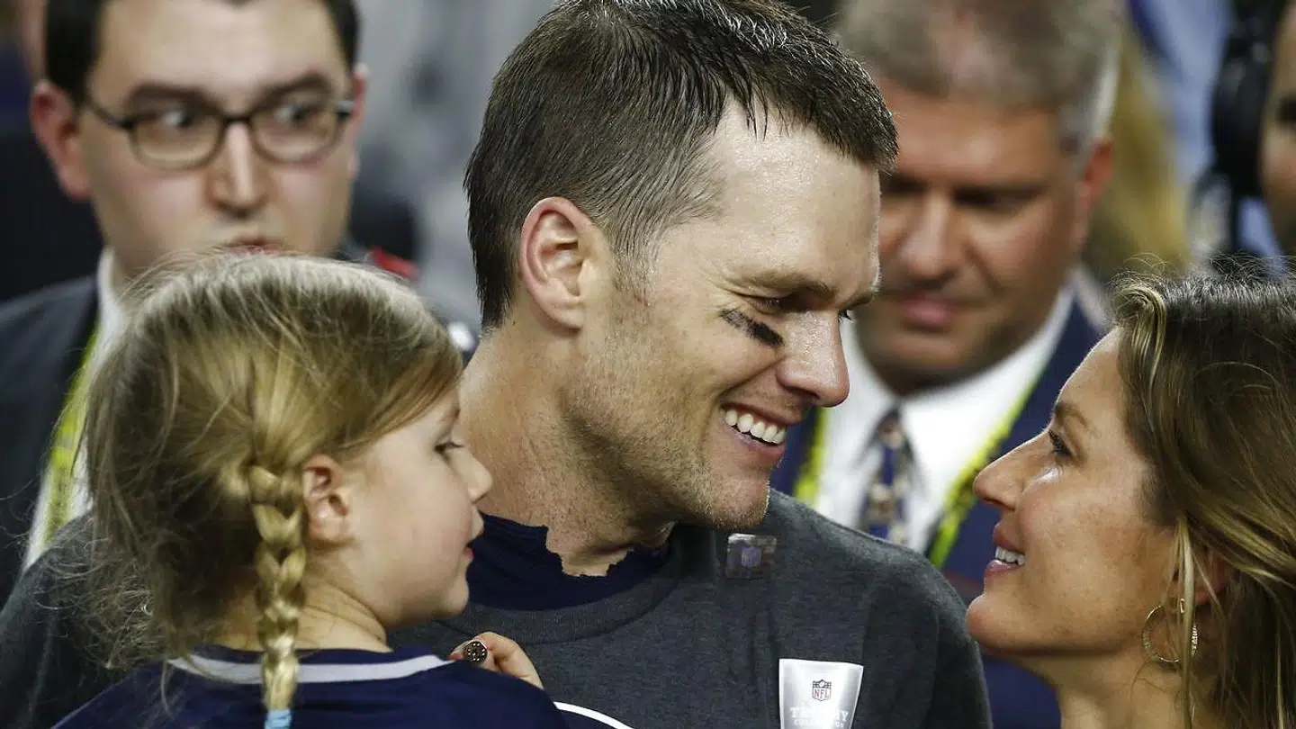 Tom Brady med sin kone Gisele Bundchen og deres datter ved sidste års Super Bowl. EPA/LARRY W. SMITH