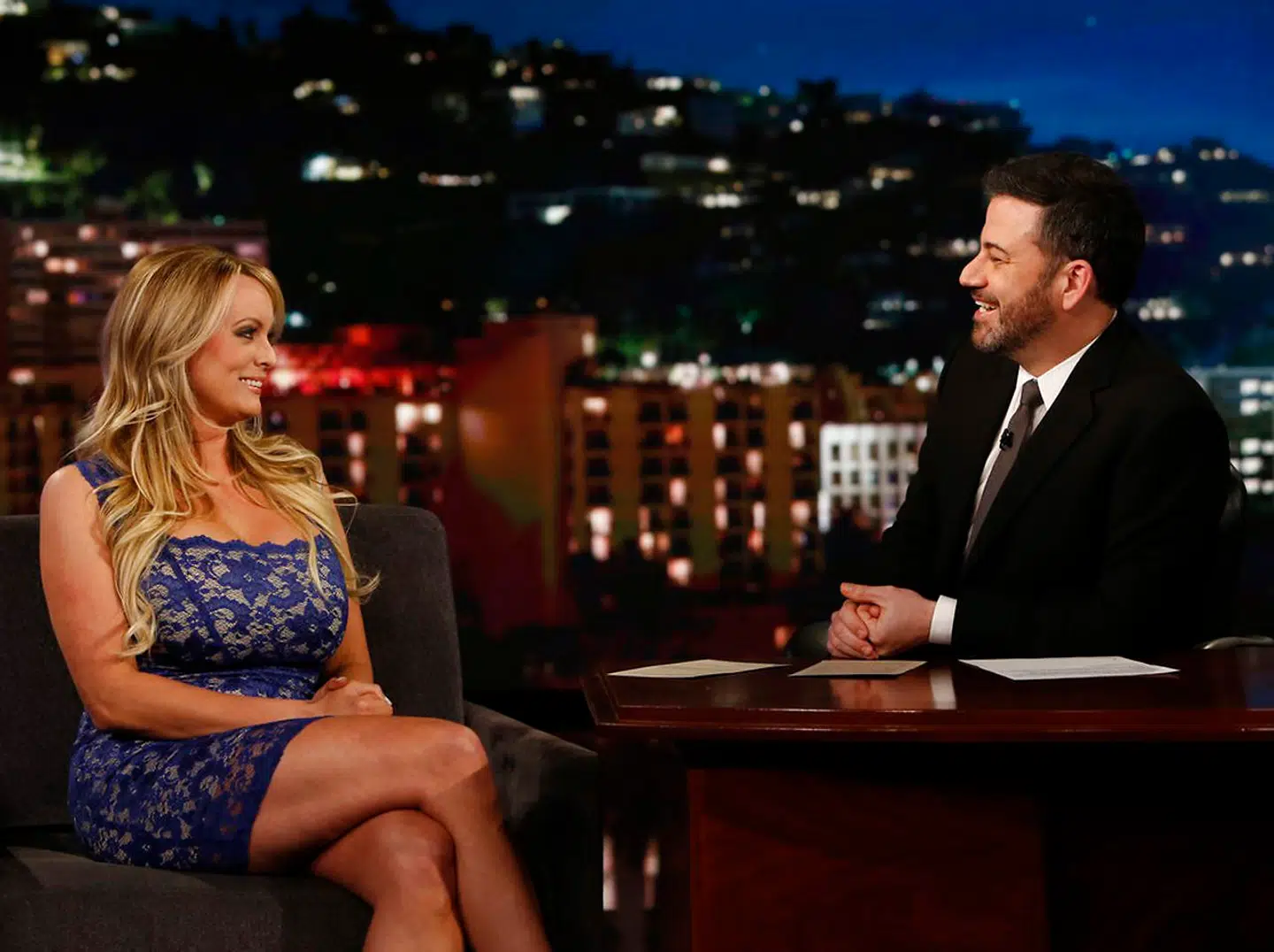 38-årige Stormy Daniels gæster Jimmy Kimmel Live.
