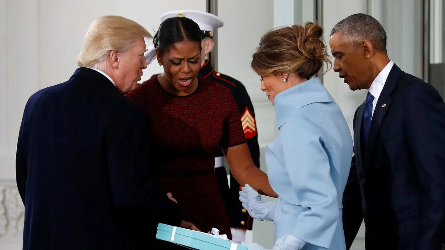 Da den dengang nyvalgte præsident Donald Trump fredag før sin indsættelse ankom til Det Hvide Hus med sin hustru, Melania, havde hun en værtindegave med til Michelle Obama.